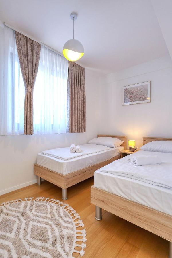 Apartments Perla With Free Parking 자다르 외부 사진